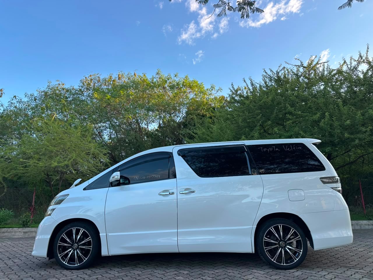 TOYOTA VELLFIRE thumbnail 3